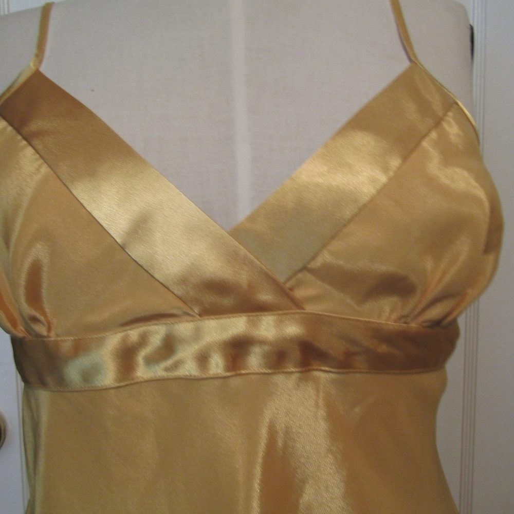 VICTORIA SECRET BUTTERSCOTCH CHEMISE Medium